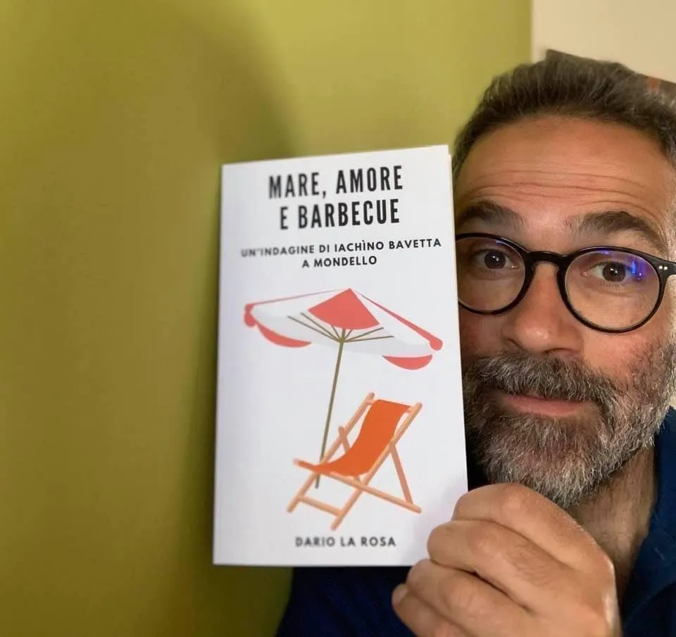 Il giornalista Dario La Rosa con il libro Mare Amore e Barbecue