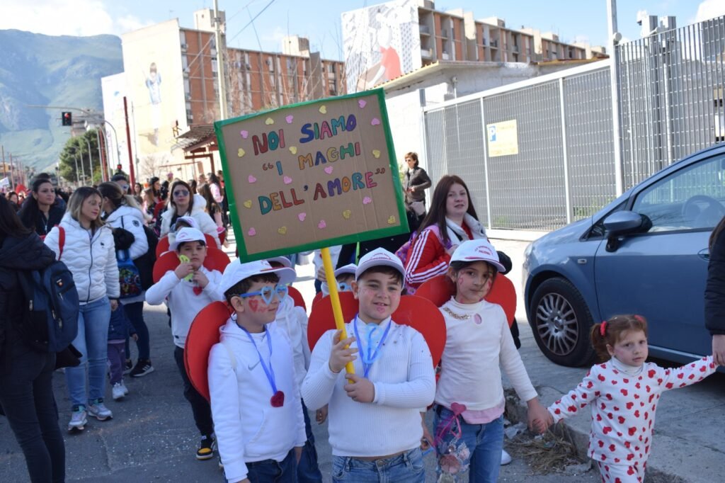 I bambini dell'Istituto Comprensivo "Sperone-Pertini" (foto di Giuseppe Conigliaro)